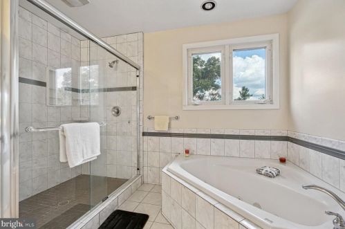 5247 Mitchell St, Alexandria VA 22312-2126 exterior