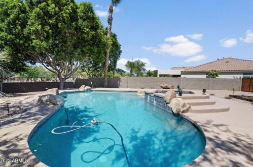 8818 12 St, Phoenix AZ 85086-7450 exterior