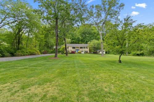 100 Haviland Rd, Ridgefield CT  06877-2821 exterior