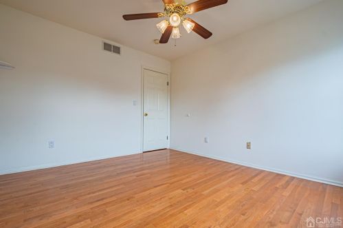 6 Sarah Ct, Edison NJ 08817-2288 exterior