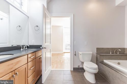 927 2nd St, Philadelphia PA 19122-0033 exterior