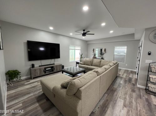 226 King Rd, Tucson AZ 85705-3217 exterior