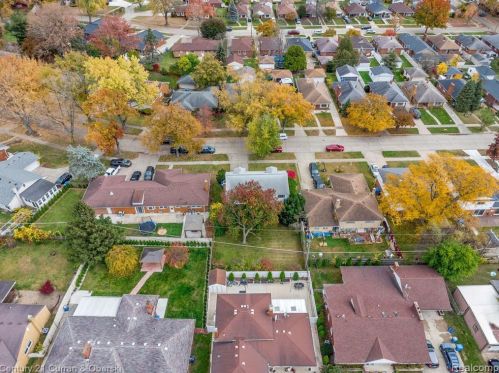 5975 Hubbell St, Dearborn Heights MI 48127-2445 exterior