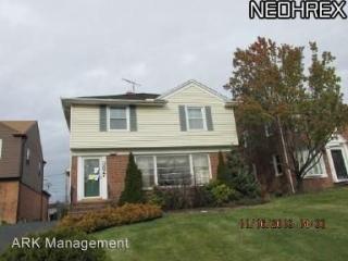 3877 Washington Blvd, Cleveland OH  44118-3128 exterior