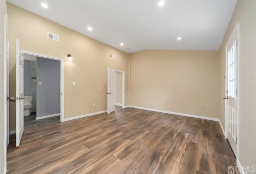 68 Winthrop Rd, Edison NJ 08817-3834 exterior