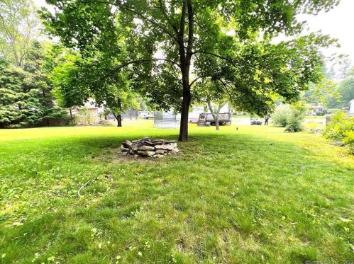 33 Clover Ct, Killingly CT 06241-1228 exterior