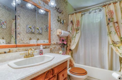 335 Lk Shr Dr, Monroe NY 10950-1814 exterior