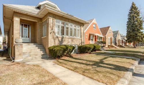 4834 Wellington Ave, Chicago, IL 60641-5124