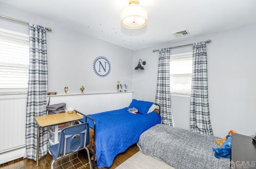 142 Bedford Ave, Iselin NJ 08830-2455 exterior