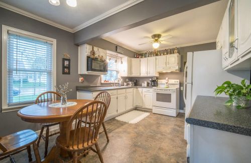 8528 Morgan Ave, Milwaukee WI 53228-1520 exterior