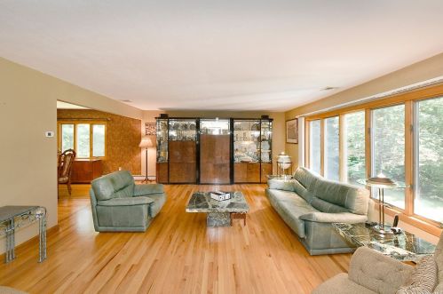 29 Kendrick Ln, Huntington Station NY 11746-7829 exterior