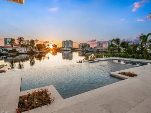 3841 Crayton Rd, Naples FL 34103-3528 exterior