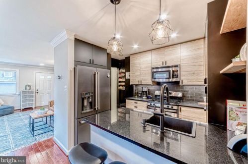 5637 Fenwick Dr, Alexandria VA 22303-1524 exterior