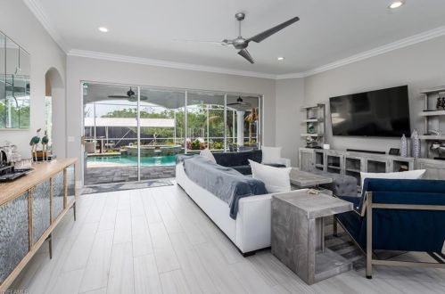 1661 Gordon River Ln, Naples, FL 34104-5296