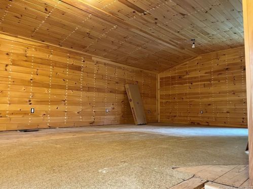 437 Putnam Rd, Killingly CT 06239-2005 exterior