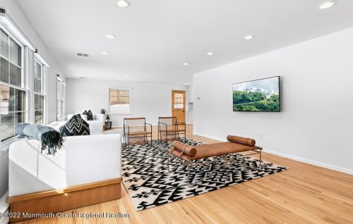 284 Pelican Rd, Middletown NJ 07748-3040 exterior