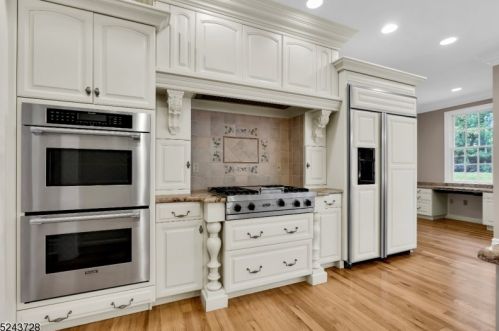 2 Caruso Ct, Bridgewater NJ 08807-2149 exterior