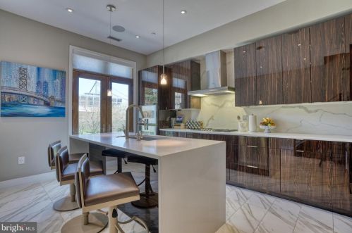 308 2nd St, Philadelphia PA 19133-0040 exterior