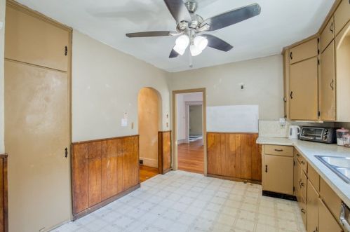 28 Merrimac Ave, Springfield MA  01104-2718 exterior