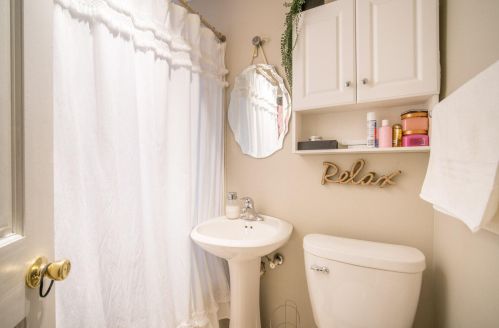 1632 94th St, Milwaukee WI  53214-4113 exterior