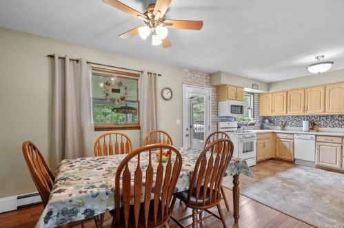 24 Tamarack Hl Dr, Poughkeepsie NY 12603-1112 exterior