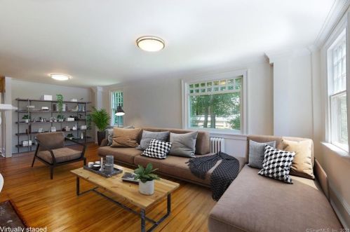 49 Kings Hwy, Westport CT  06880-4711 exterior