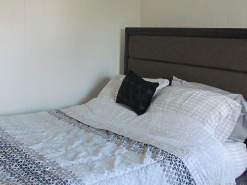 142 High St, Vernon CT 06066-3683 exterior