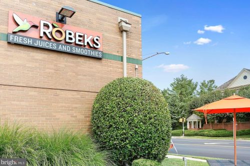 1454 Mclean Mews Ct, Mc Lean VA  22101-3824 exterior