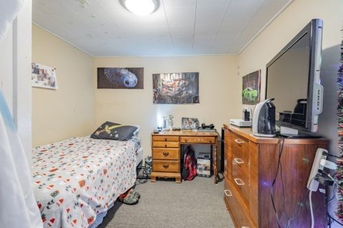 8 Maple St, Chicopee MA 01020-2626 exterior