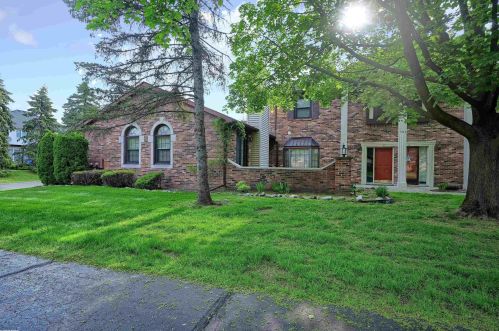 995 Woodlane Dr, Rochester MI 48307-4254 exterior