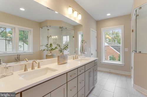 920 Darton Dr, Alexandria VA 22308-2021 exterior