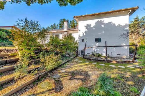 2850 Madeira Way, Concord CA  94523-2023 exterior