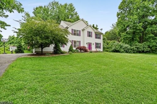 83 Ridge Rd, Hackettstown, NJ 07840-4603