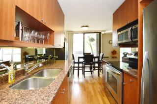 2600 Hampden Ct, Chicago IL  60614-4943 exterior