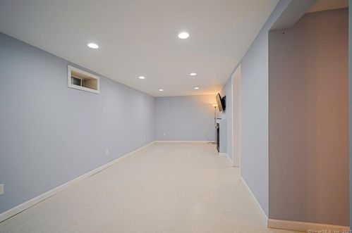 81 Rte 80, Deep River CT 06419-1429 exterior