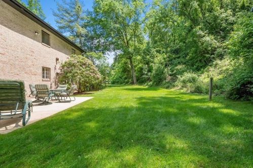 2006 Garrick Dr, Pittsburgh PA 15235-5034 exterior