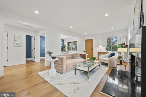 2706 Valley Dr, Alexandria VA  22302-2845 exterior