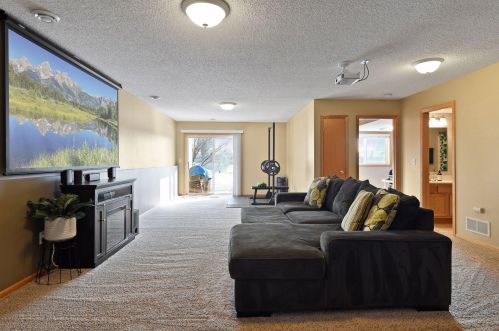 867 Ravoux Cir, Chaska MN 55318-2406 exterior