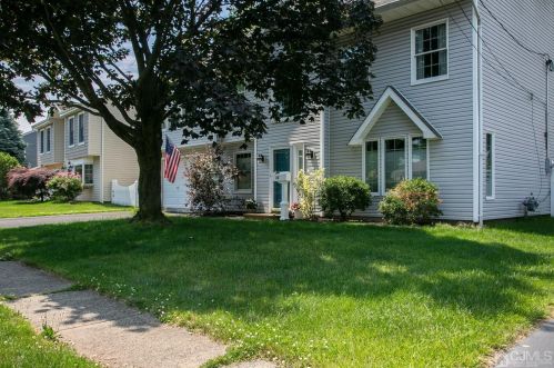 22 Stony Rd, Edison, NJ 08817-3257