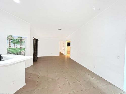 3880 50th Ave, Naples, FL 34120-0437