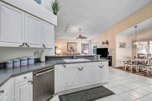 285 Northgrove Dr, Merritt Island FL 32953-7959 exterior