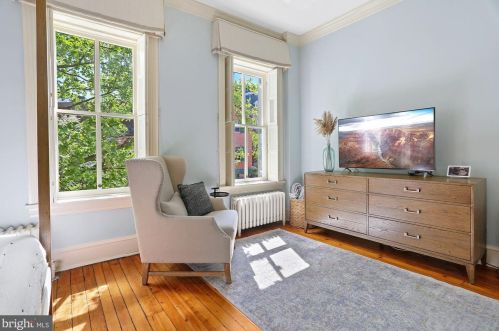 204 Royal St, Alexandria VA  22314-2627 exterior