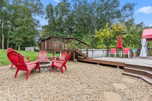 39 Pollard Rd, Plaistow NH 03865-2531 exterior