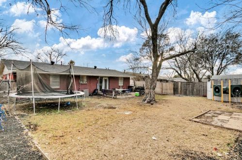 4013 Rainier St, Irving TX 75062-7208 exterior