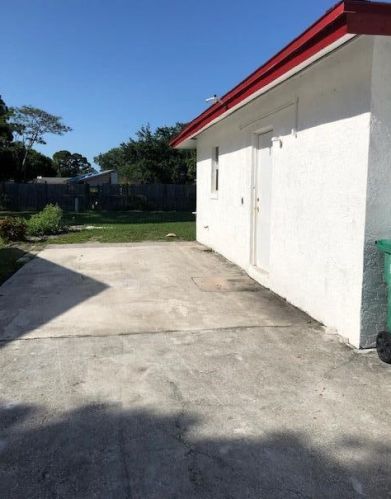 3206 Juanita Ave, Fort Pierce FL  34946-7121 exterior