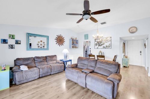 28 Camden Ln, Boynton Beach FL 33426-7704 exterior