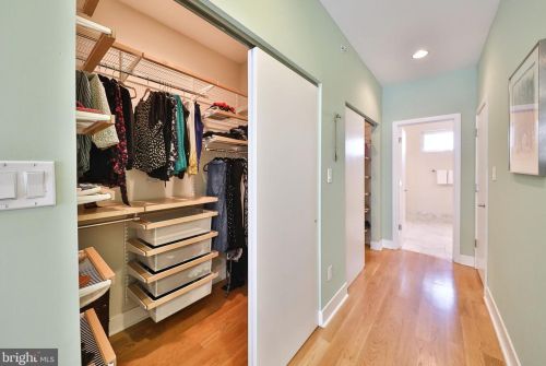 213 Green St, Philadelphia PA exterior