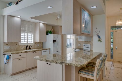 320 Bentley Cir, Fort Pierce FL 34986-2475 exterior