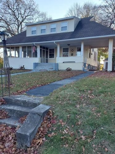 85 Woodland Rd, Woonsocket, RI 02895-1929