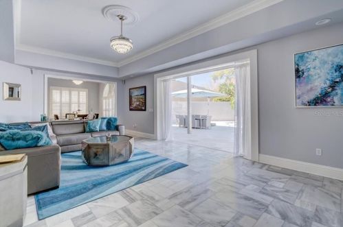 2819 Safe Hbr Dr, Tampa FL 33618-4538 exterior